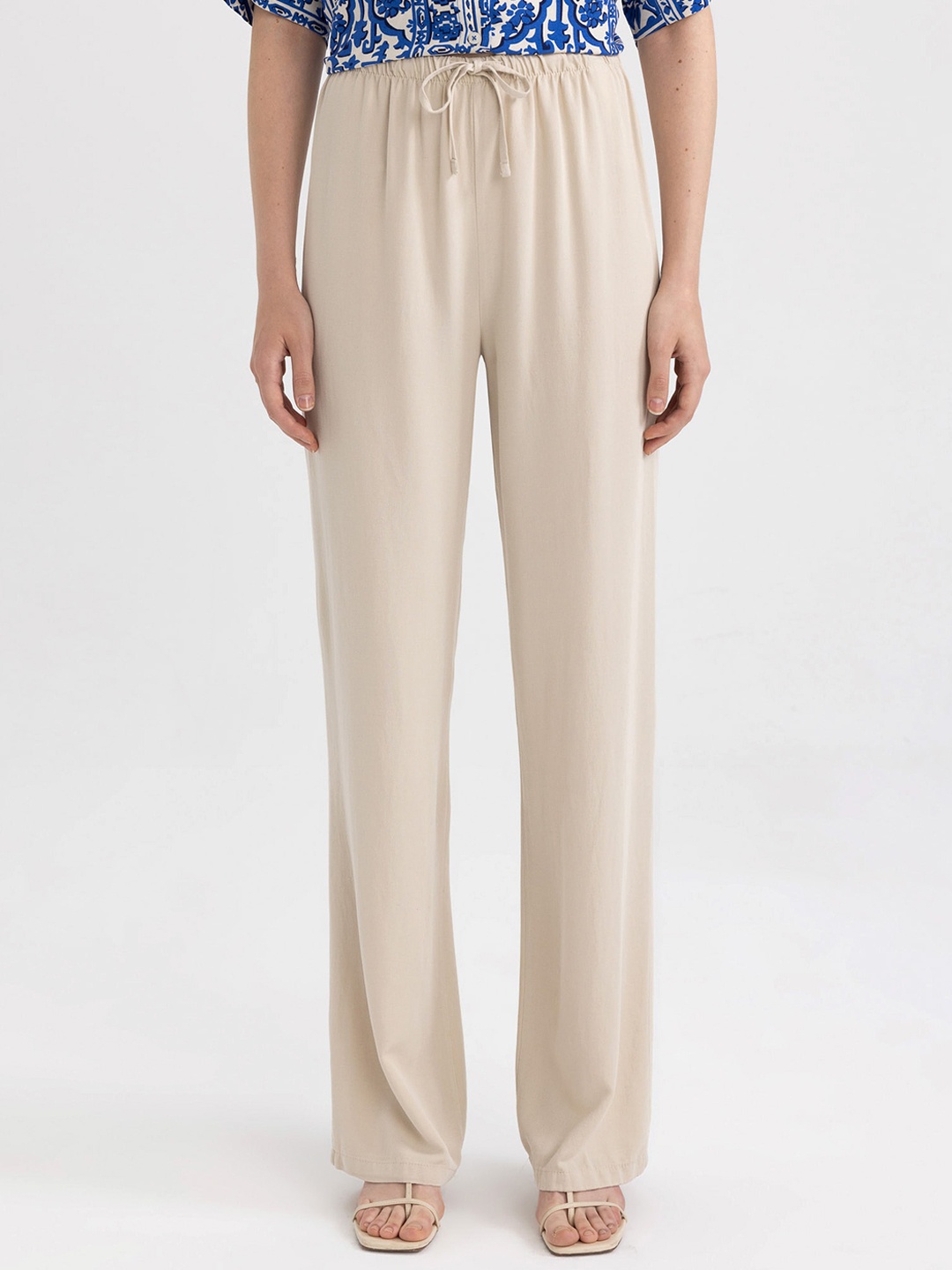 

DeFacto Women Mid-Rise Trousers, Beige