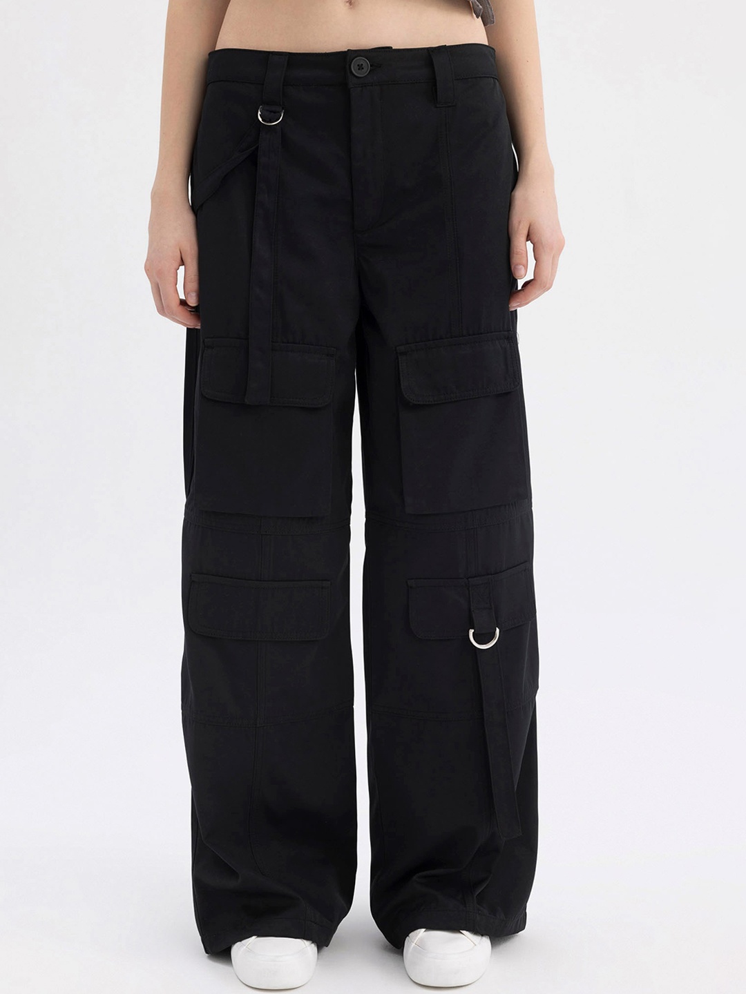

DeFacto Women Mid-Rise Cargo Trousers, Black