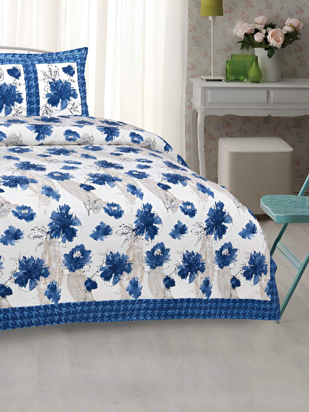 

BED-SHEET.COM Blue & White Floral Cotton 240 TC King Bedsheet With 2 Pillow Covers