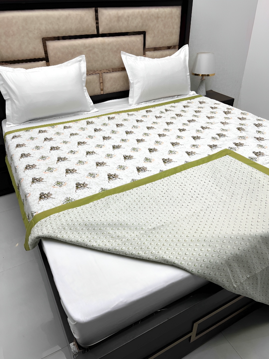 

Pure Decor Silken White & Green Ethnic Motifs Cotton AC Room 300 GSM Double Bed Dohar