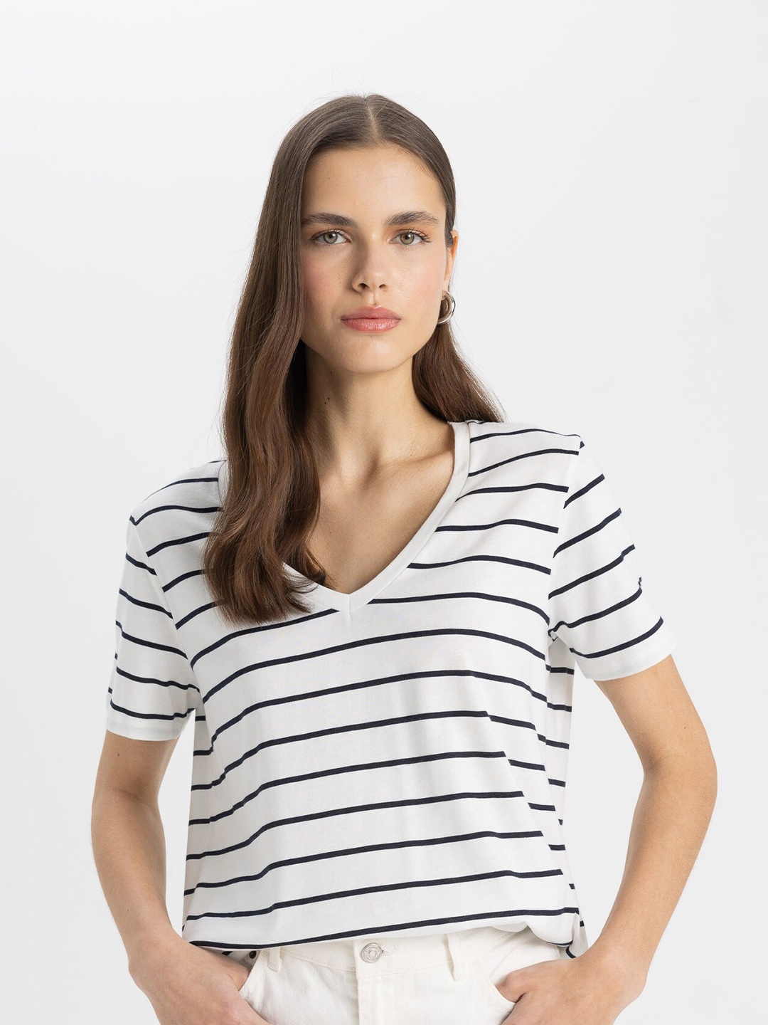 

DeFacto Women Striped Monochrome V-Neck T-shirt, White