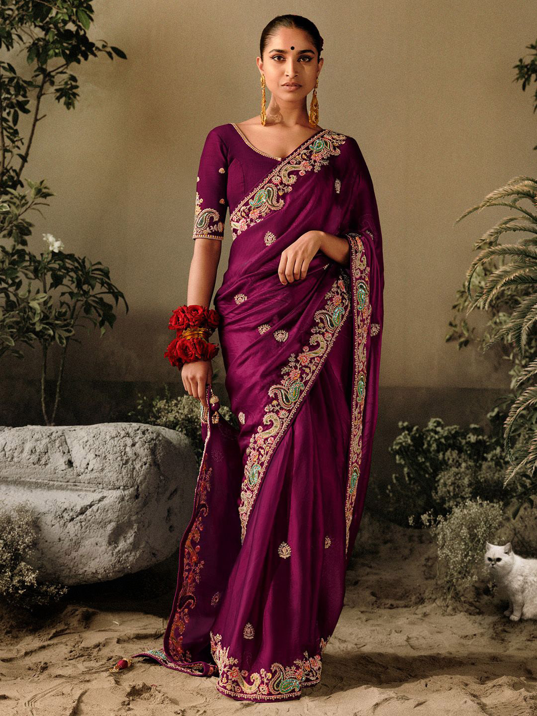 

Mitera Ethnic Motifs Embroidered Organza Saree, Magenta