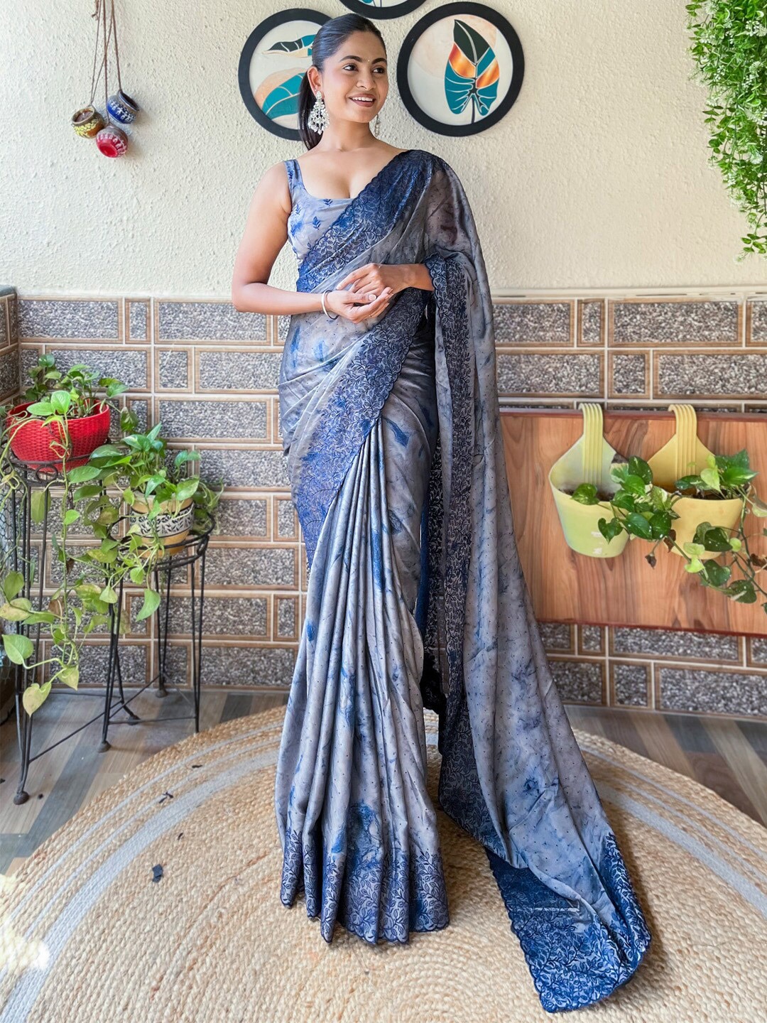 

Mitera Abstract Beads and Stones Poly Chiffon Embellished Saree, Grey
