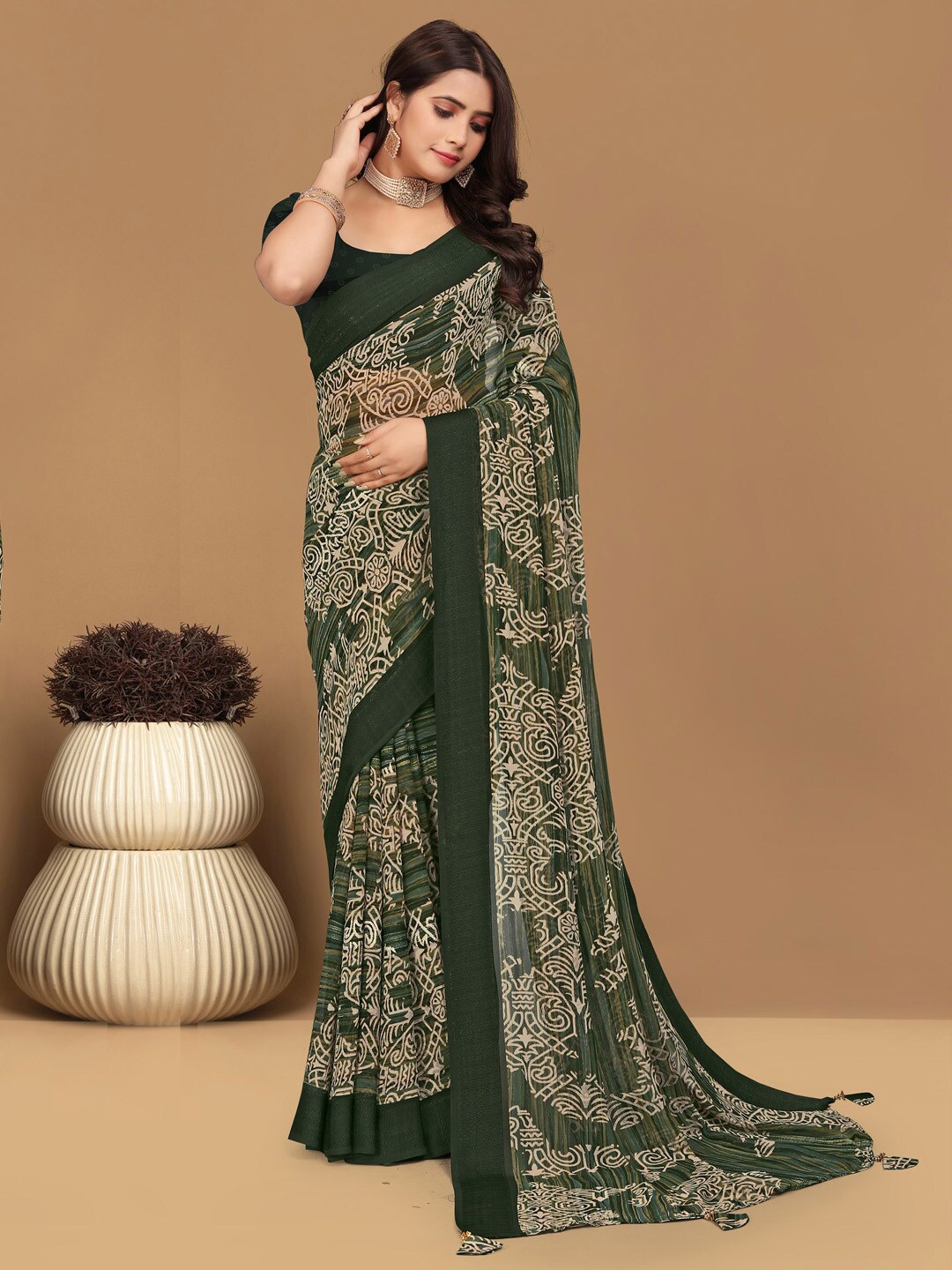 

Mitera Ethnic Motifs Pure Georgette Saree, Green