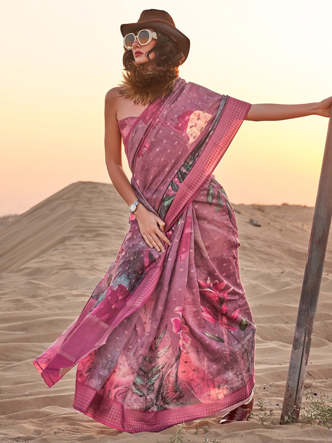 

Mitera Floral Poly Linen Saree, Burgundy