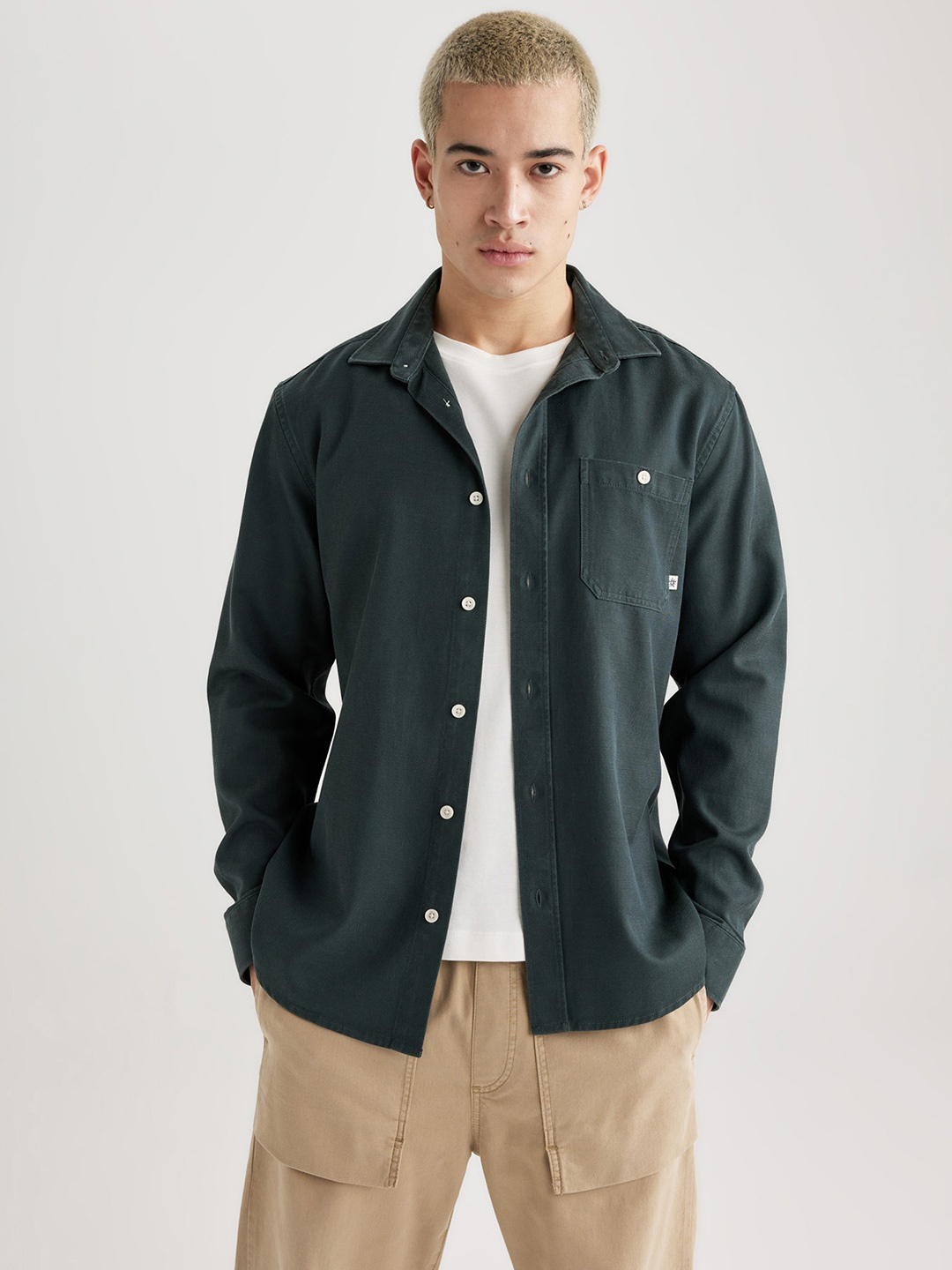

DeFacto Spread Collar Casual Shackets, Na
