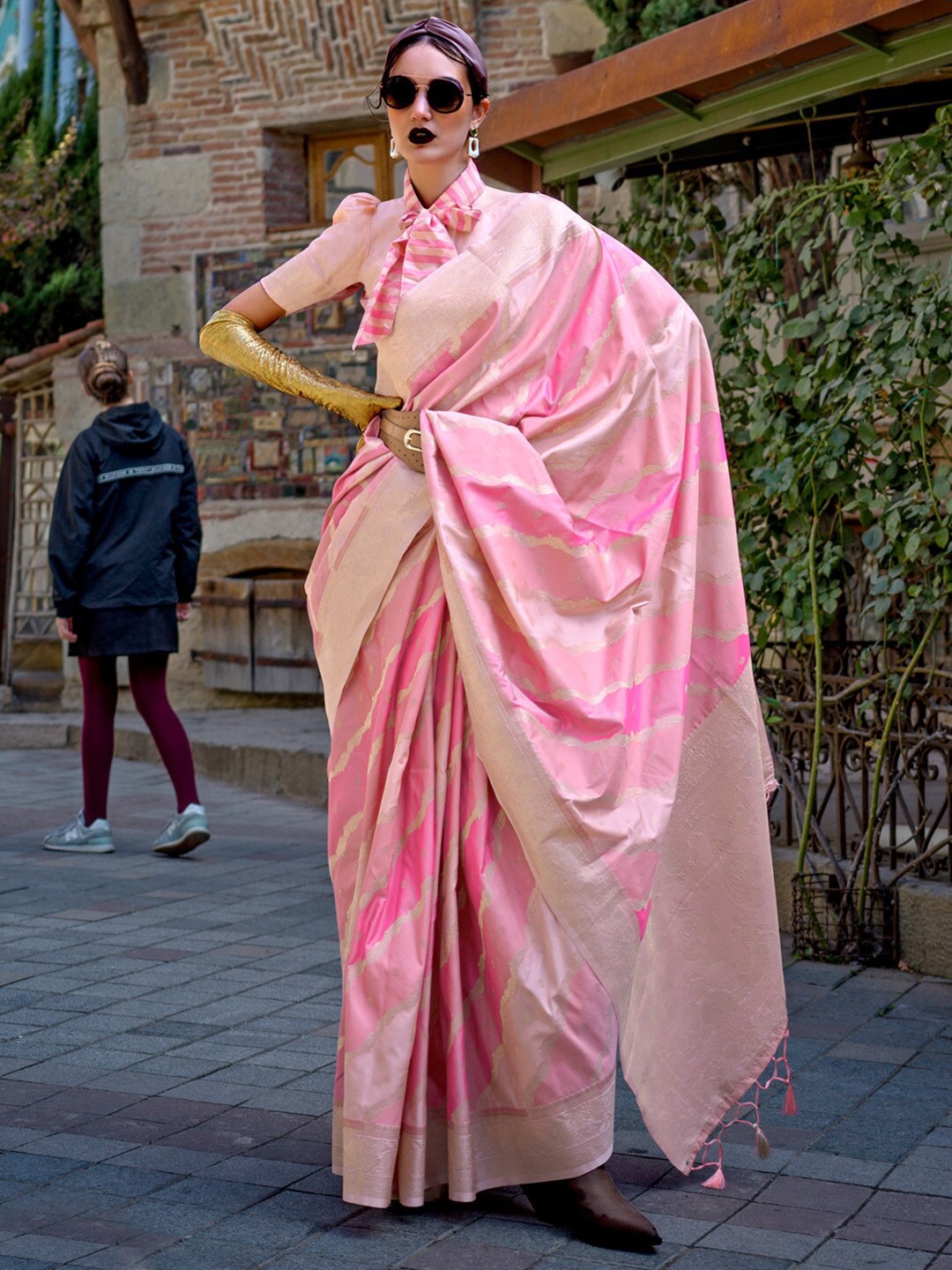

Mitera Woven Design Zari Pure Silk Banarasi Saree, Pink