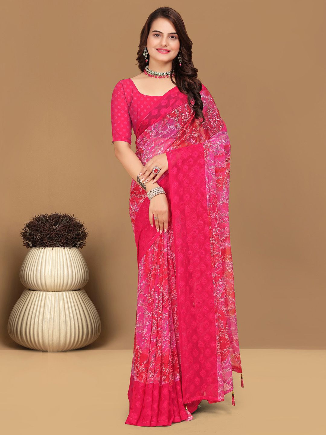 

Mitera Floral Pure Georgette Saree, Pink