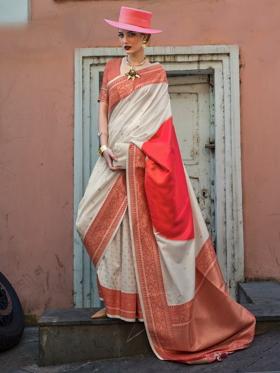 

Mitera Ethnic Motifs Zari Silk Banarasi Saree, Off white