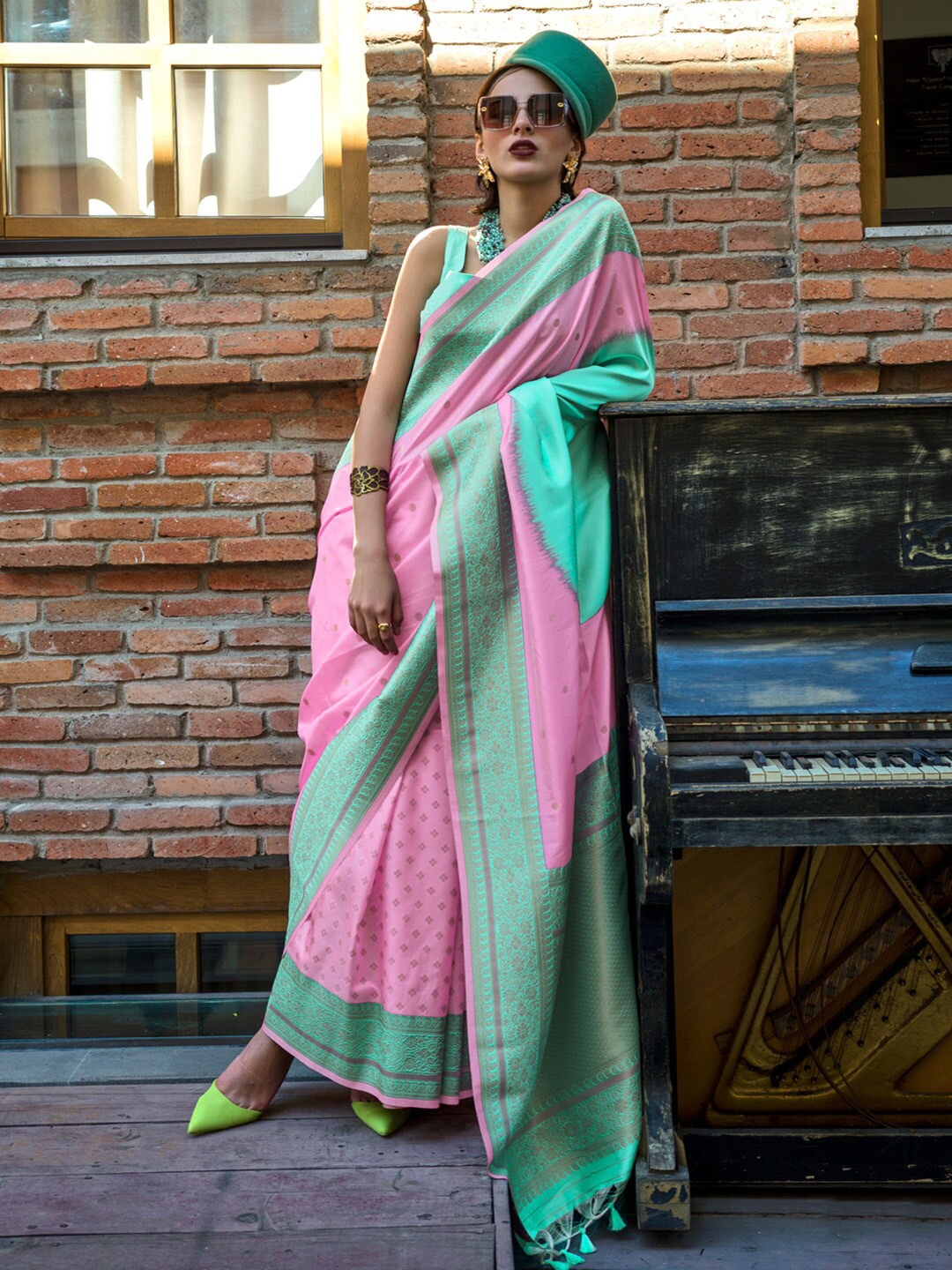 

Mitera Ethnic Motifs Zari Silk Banarasi Saree, Pink