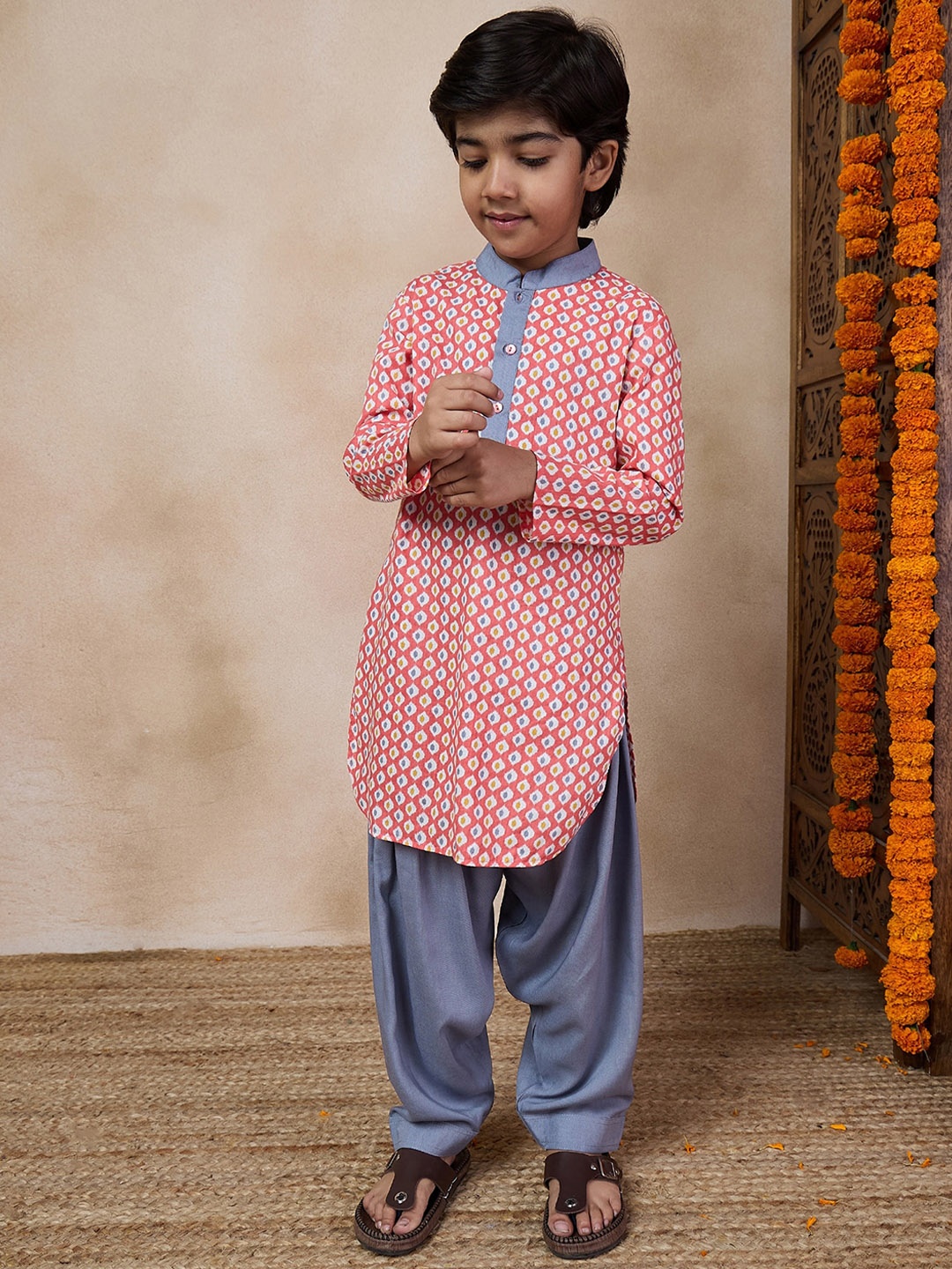 

pspeaches Boys Mandarin Collar Printed Regular Straight Kurta with Salwar, Grey