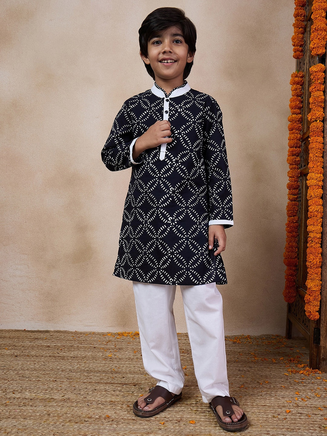 

pspeaches Boys Mandarin Collar Floral Printed Regular Straight Kurta with Pyjamas, Black