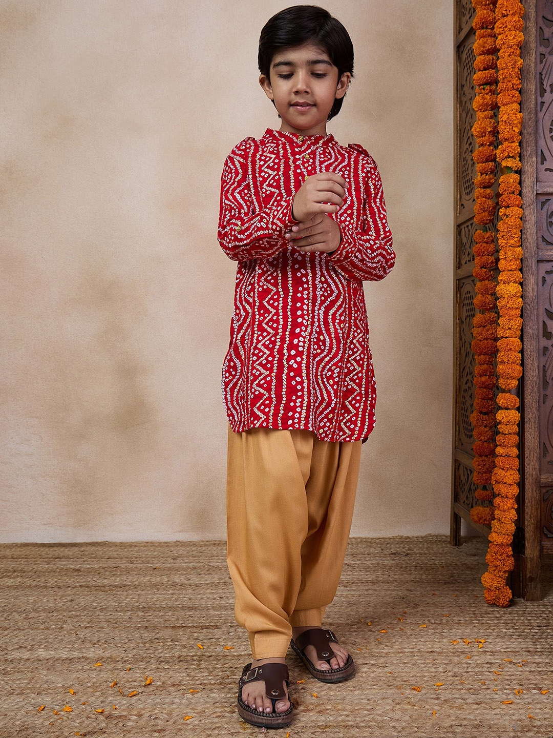 

pspeaches Boys Bandhani Printed Straight Kurta with Salwar, Red