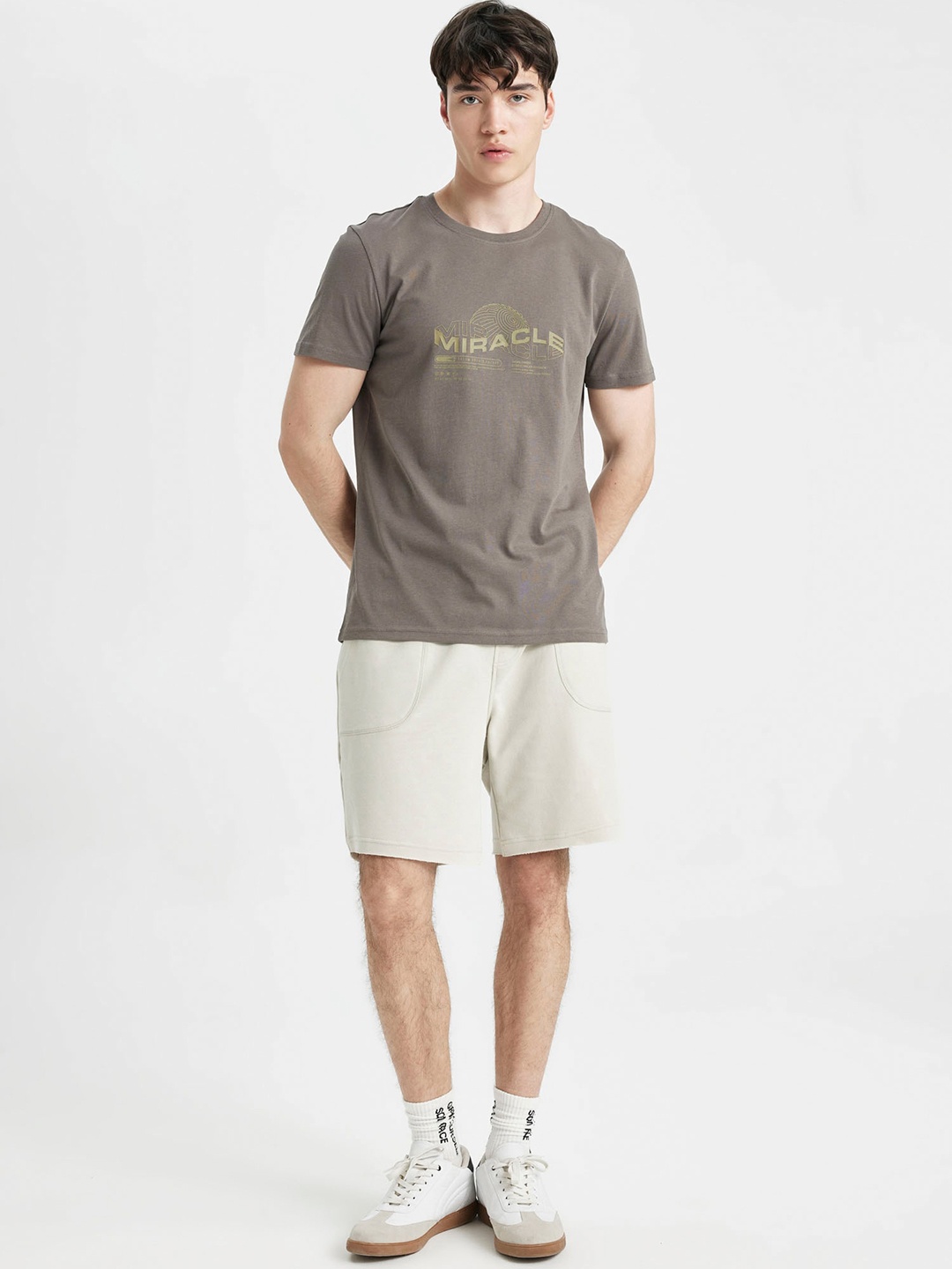 

DeFacto Men Mid Rise Pure Cotton Shorts, White
