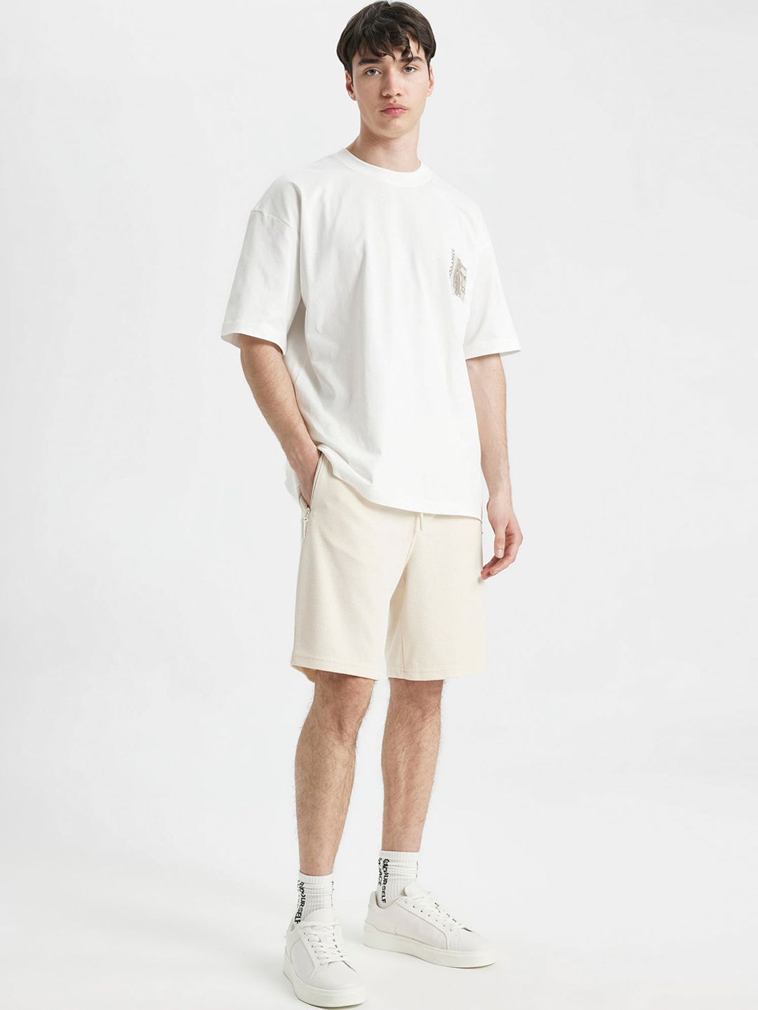 

DeFacto Men Mid Rise Regular Shorts, Off white