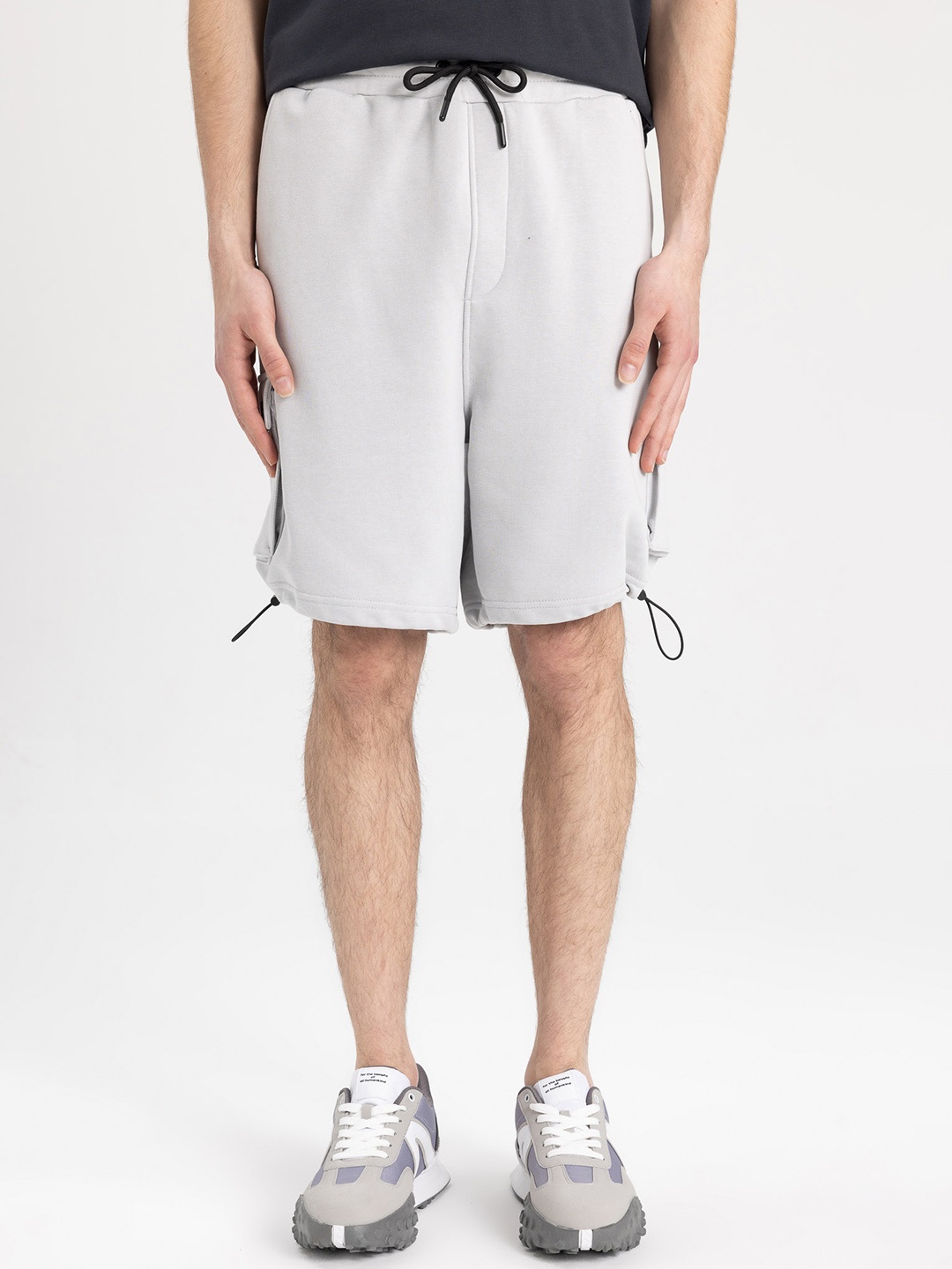 

DeFacto Men Mid Rise Cargo Shorts, Grey