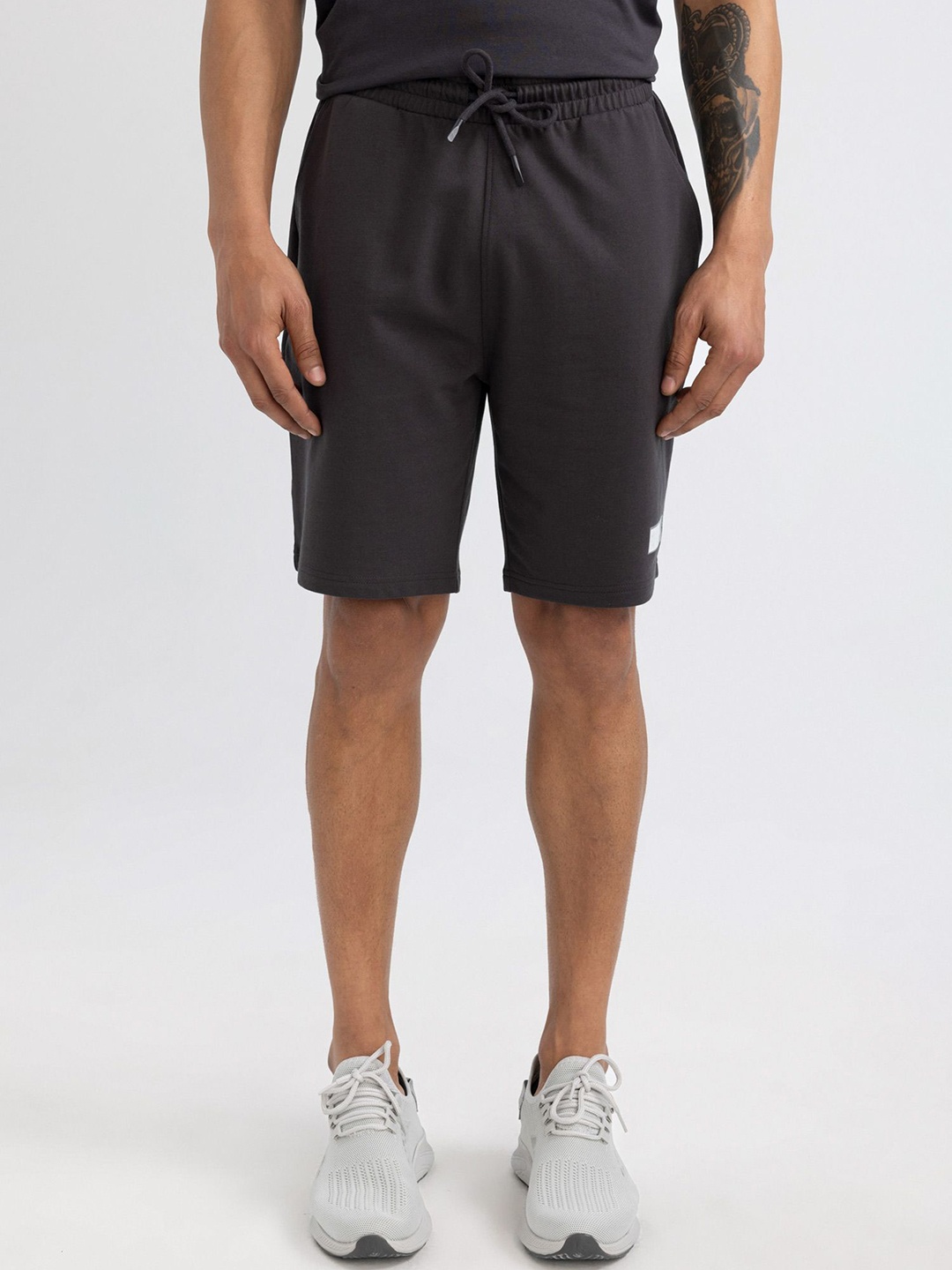 

DeFacto Men Mid-Rise Sports Shorts, Black