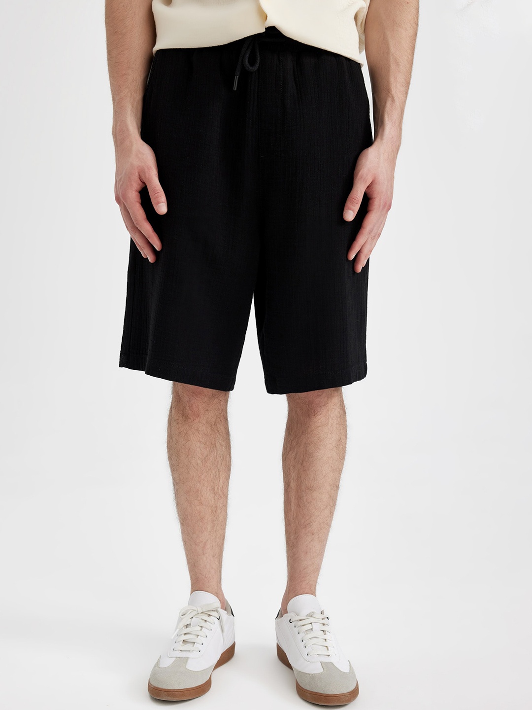 

DeFacto Mid Rise Shorts, Black