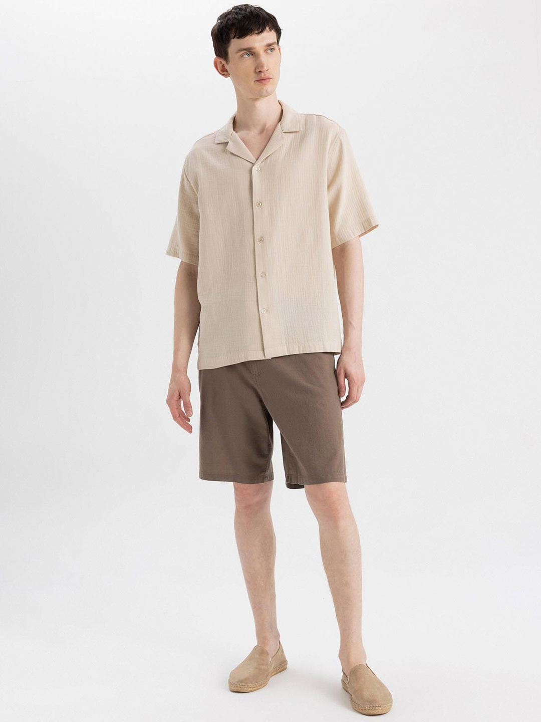 

DeFacto Men Mid Rise Pure Cotton Shorts, Brown