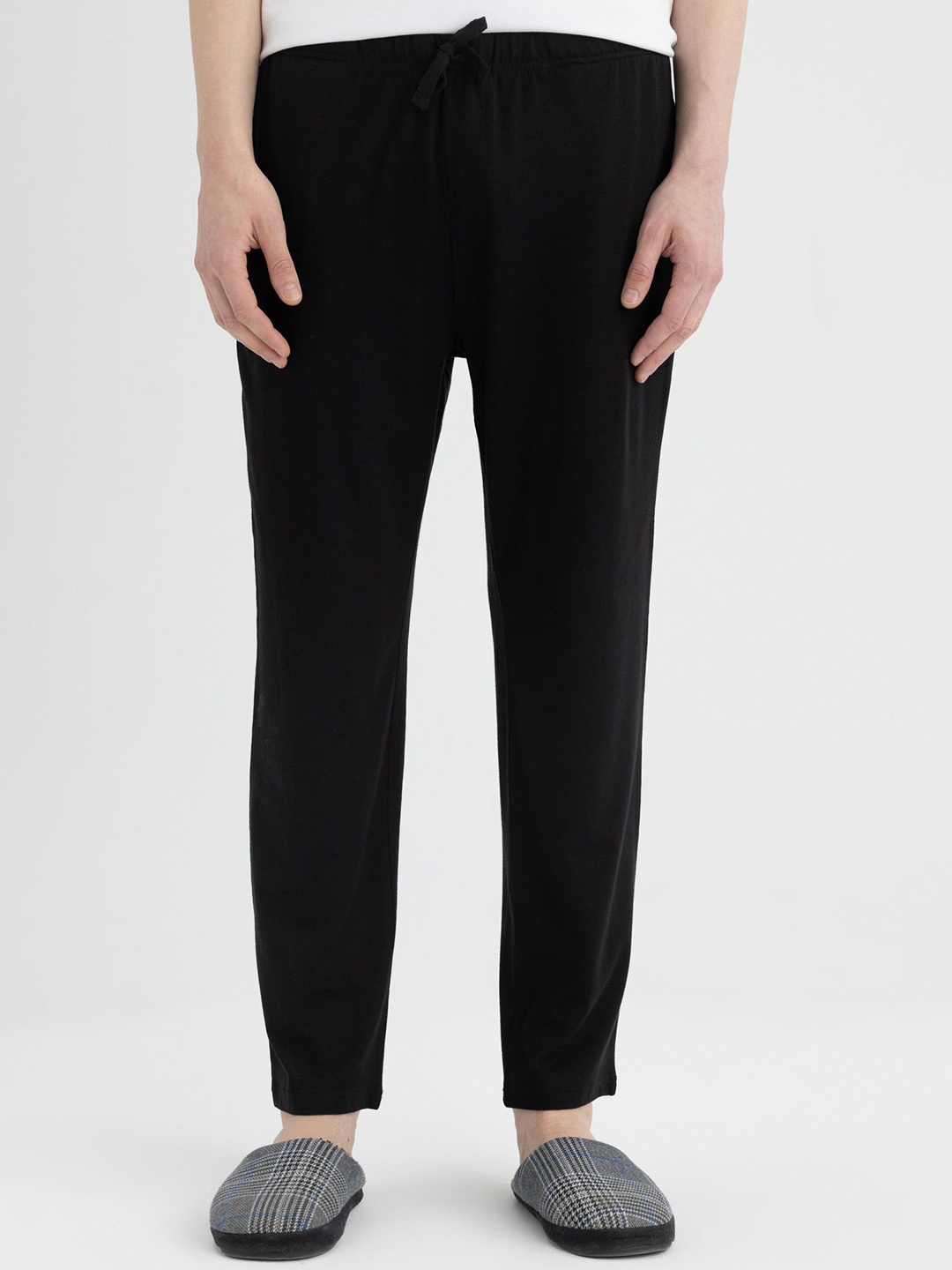 

DeFacto Men Mid-Rise Regular Trousers, Na
