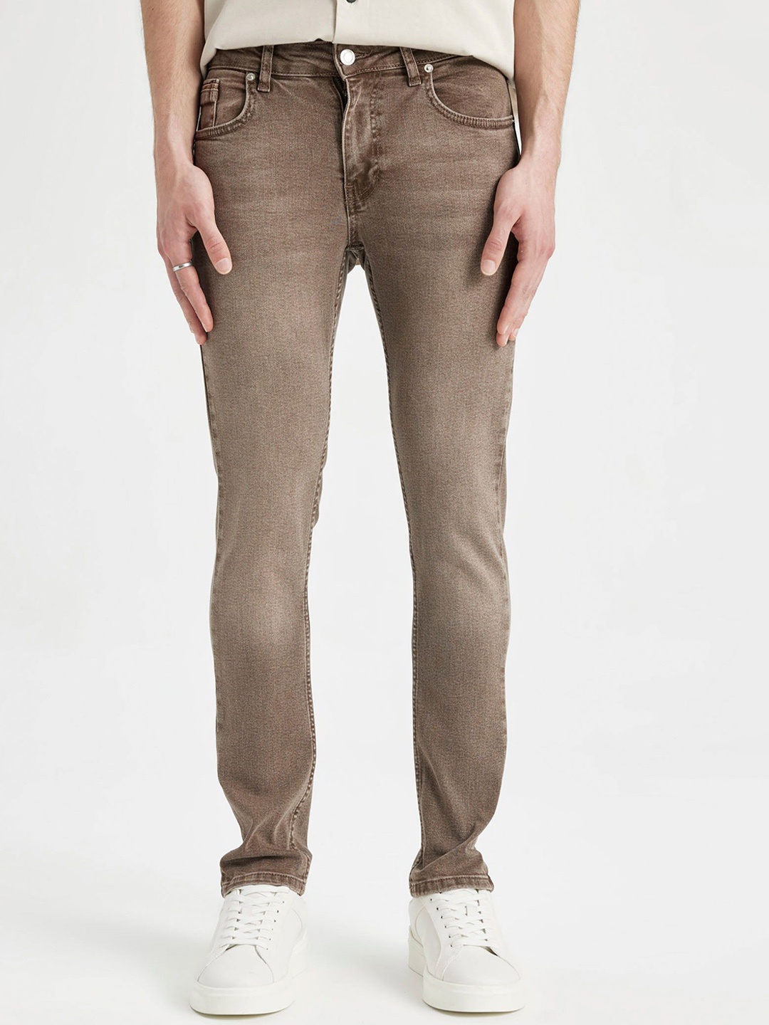 

DeFacto Men Light Fade Clean Look Whiskers Stretchable Jeans, Brown