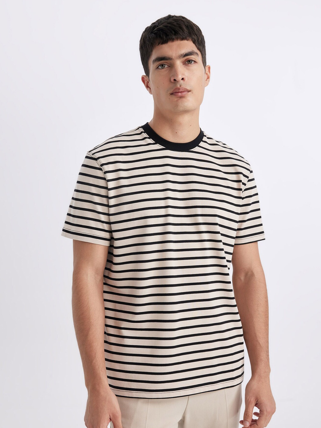 

DeFacto Men Striped Round Neck T-shirt, White