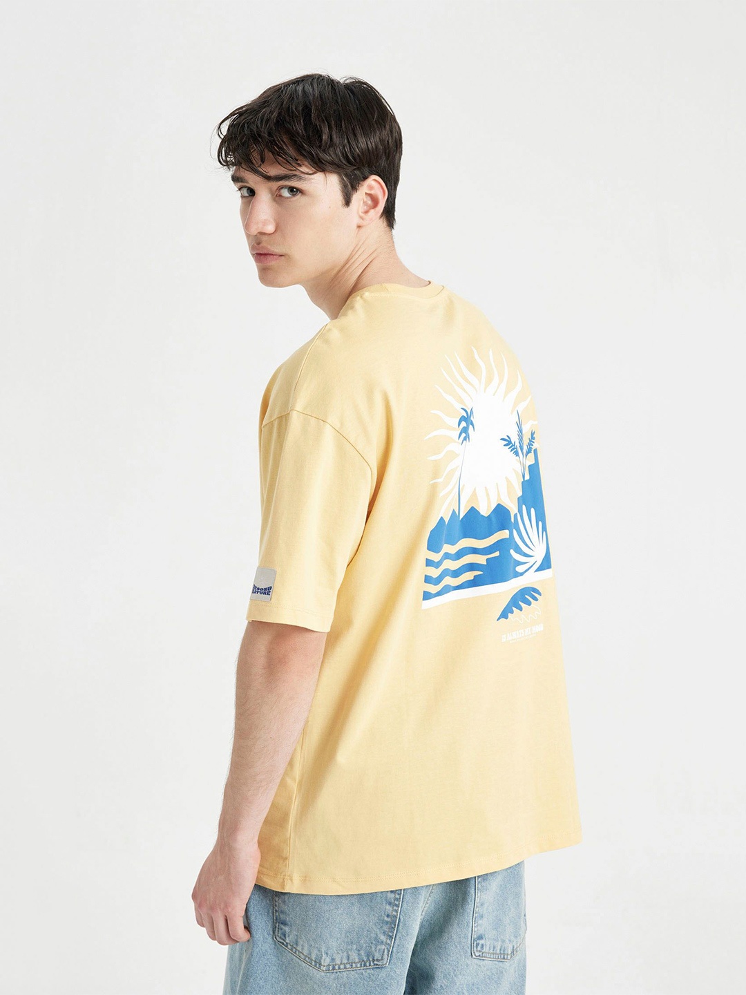 

DeFacto Men Graphic Tropical Round Neck T-shirt, Yellow