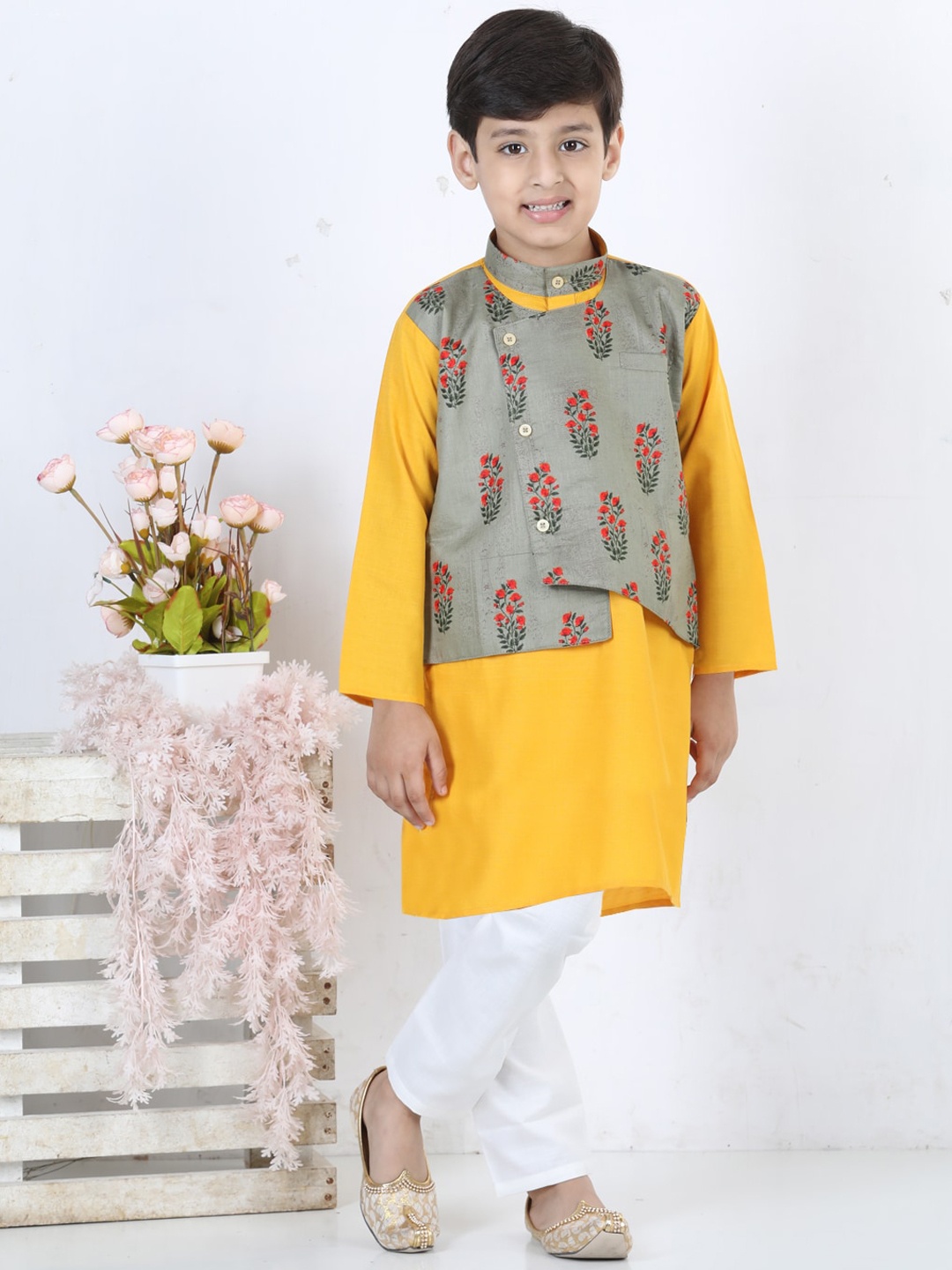 

BownBee Boys Floral printed Band Collar Regular Kurta with Pyjamas, Grey