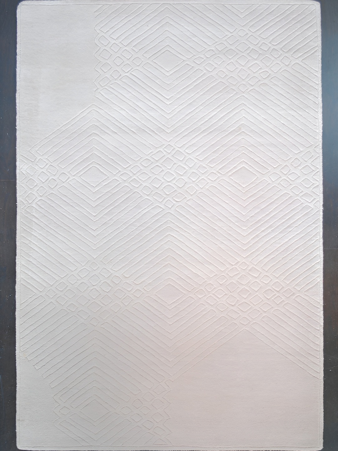 

Art Avenue White Geometric Anti-Skid Woollen Carpet