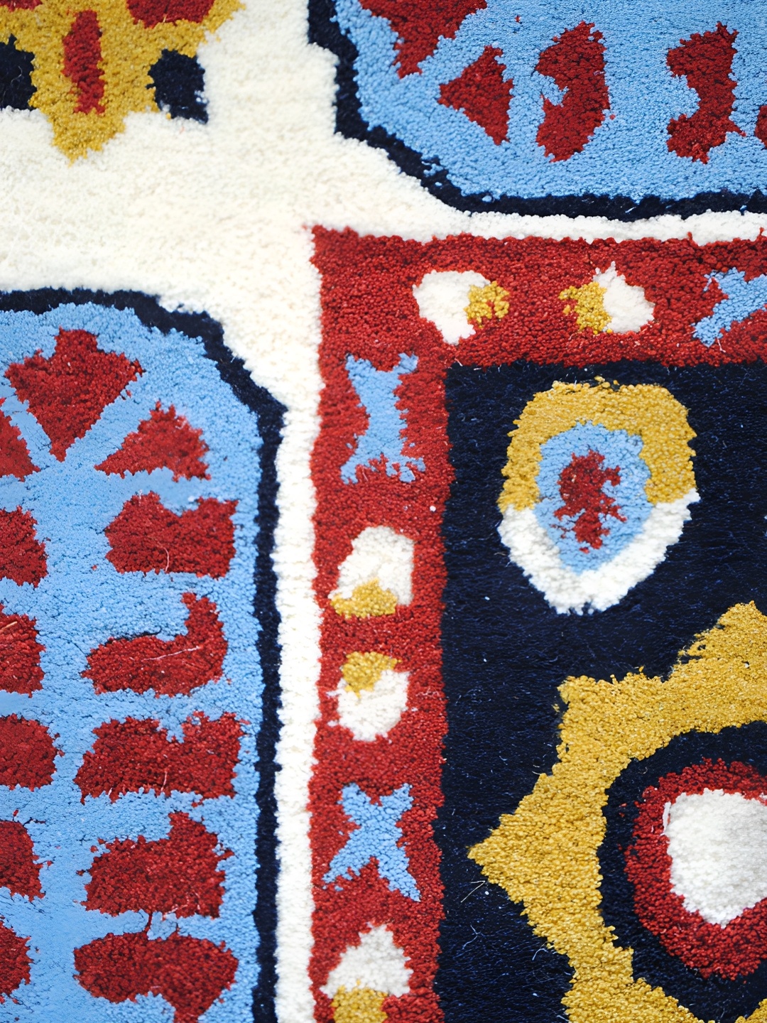 

Art Avenue Blue & White Ethnic Motifs Anti-Skid Woollen Carpet