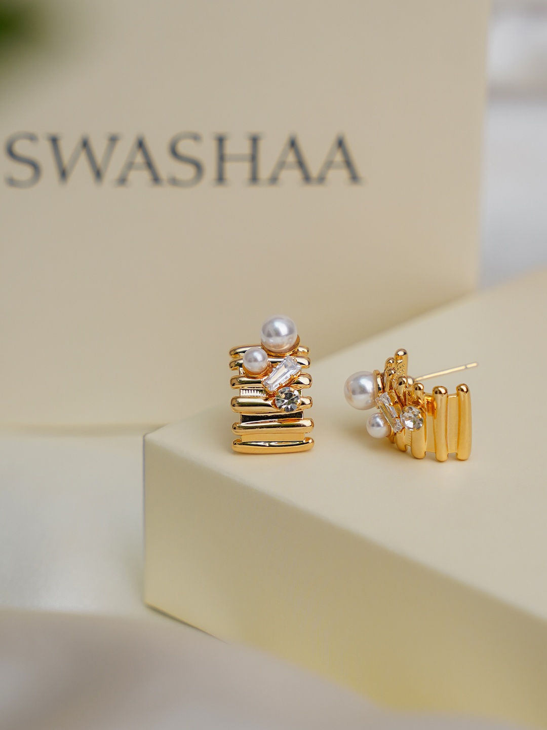 

SWASHAA Pearls Gold-Plated Contemporary Studs Earrings