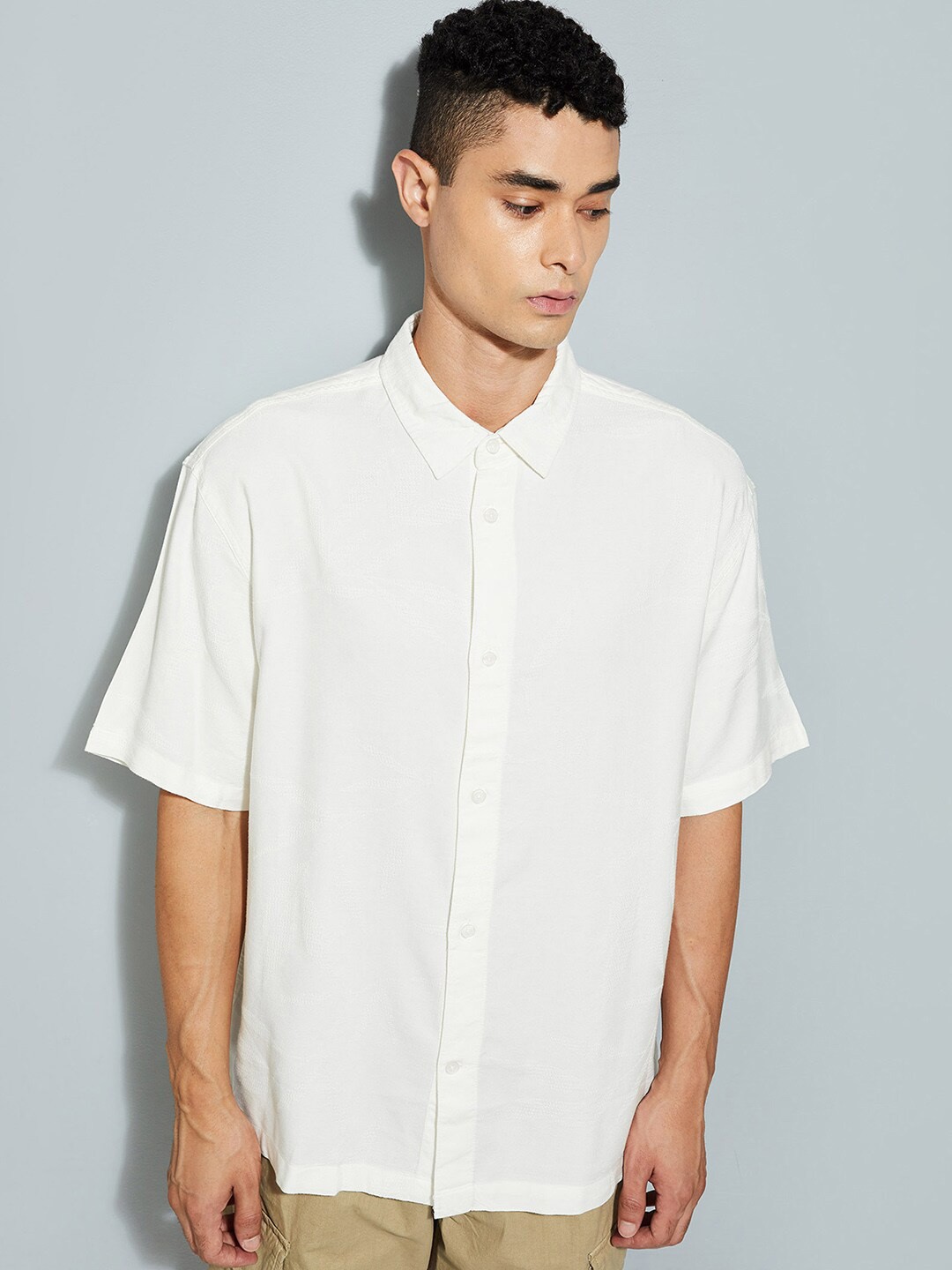 

max URB_N Men Solid Oversized Shirt, Off white