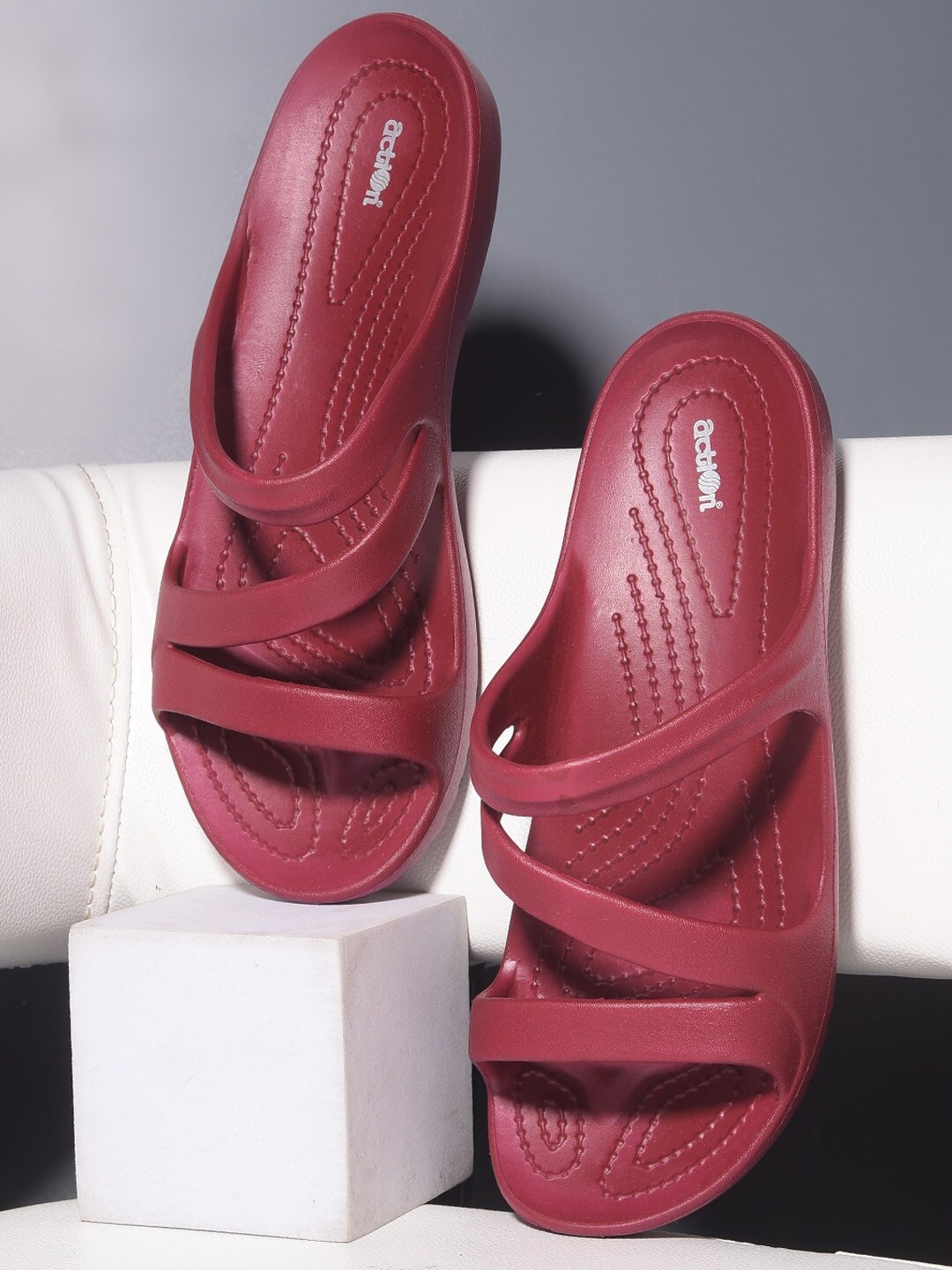 

Action Women Self Design Sliders, Maroon