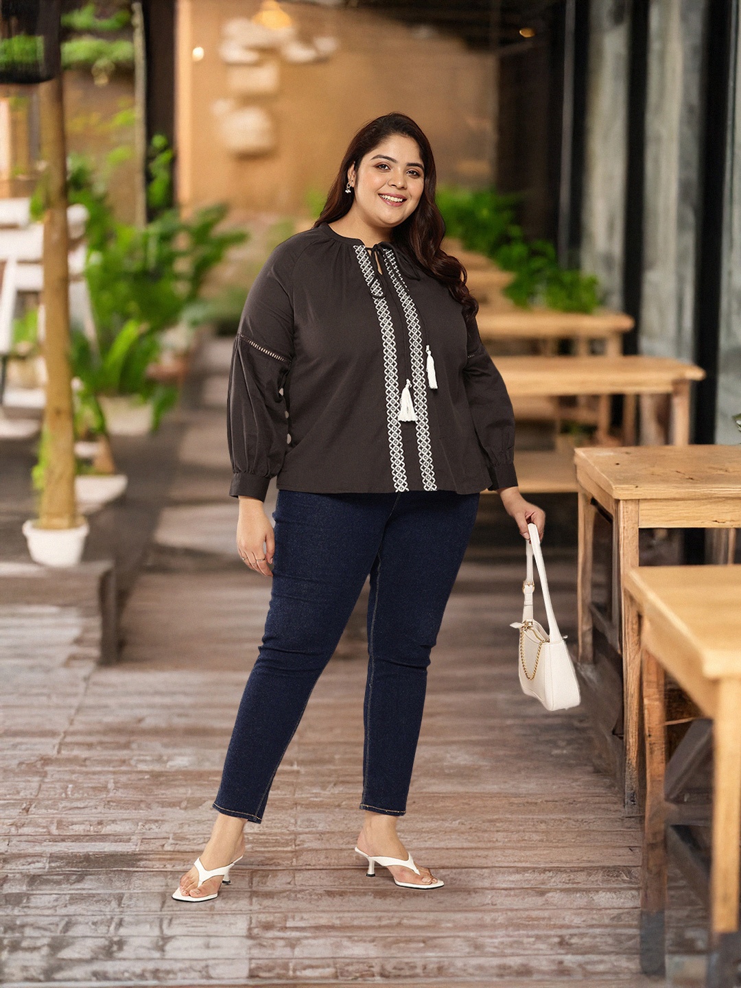 

Sztori Plus Size Embroidered Cotton Linen Top, Brown