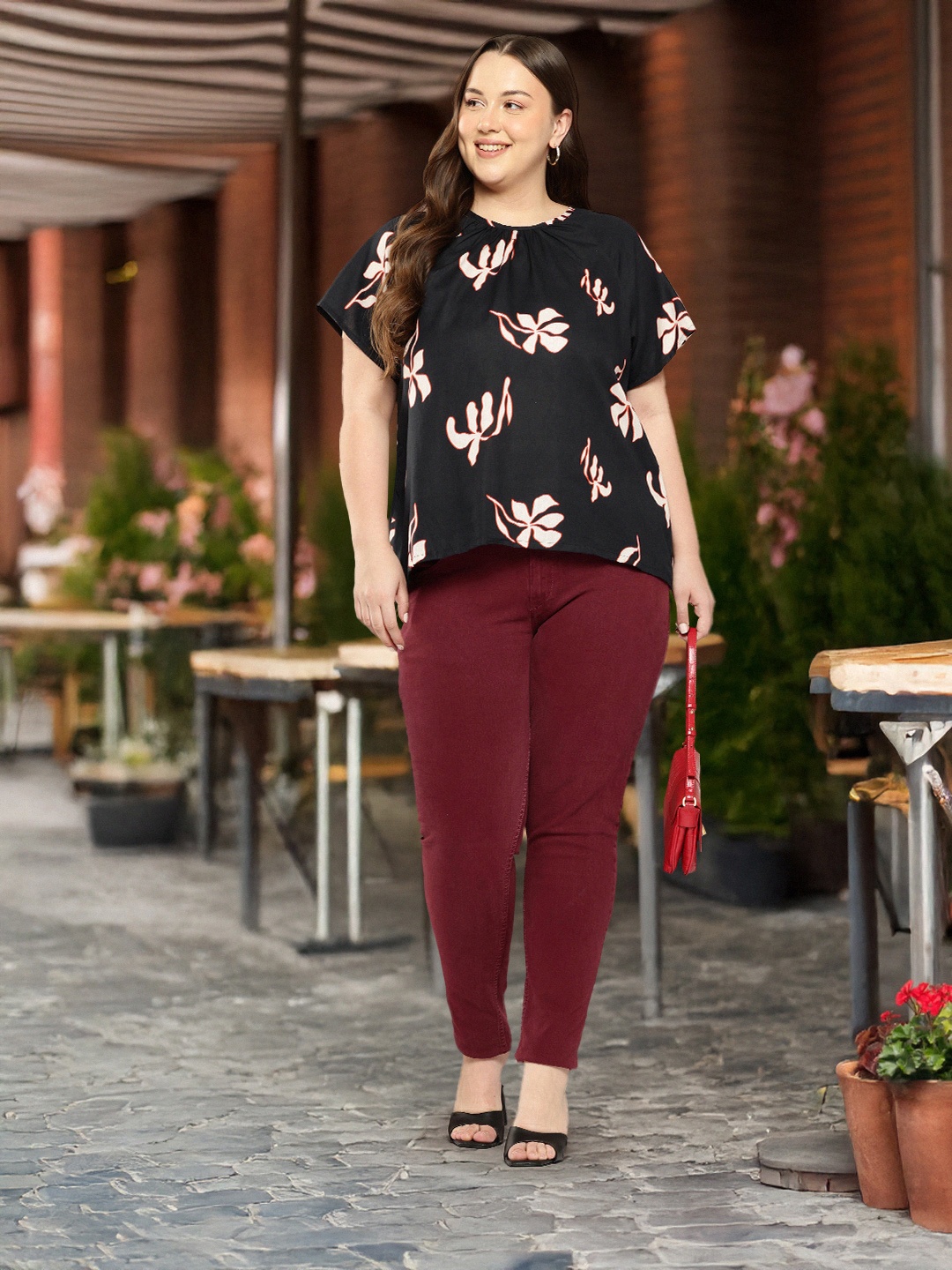 

Sztori Plus Size Floral Print Cotton Linen Top, Black