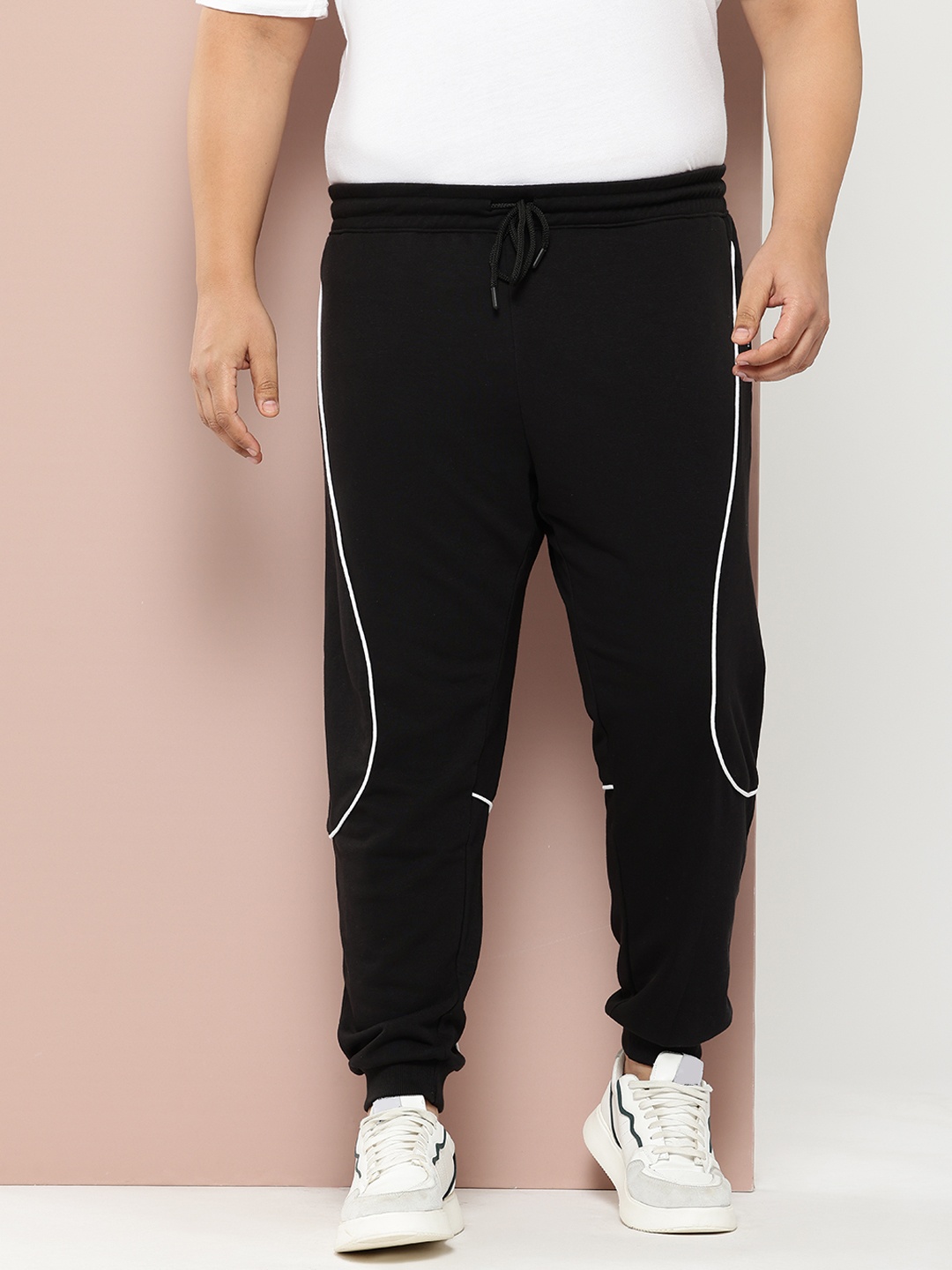 

SztoriV Men Plus Size Piping Detailed Solid Joggers, Black