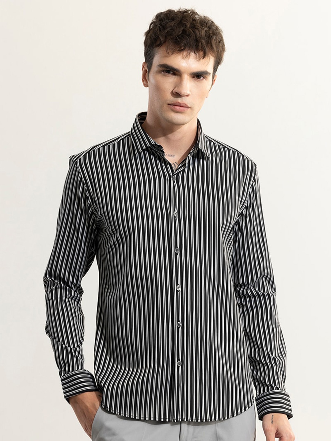 

Snitch Black & White Classic Slim Fit Striped Spread Collar Cotton Casual Shirt