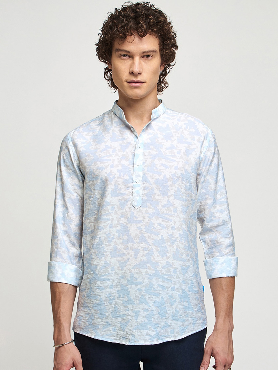 

Red Flame Printed Mandarin Collar Full Sleeve Kurta, Blue