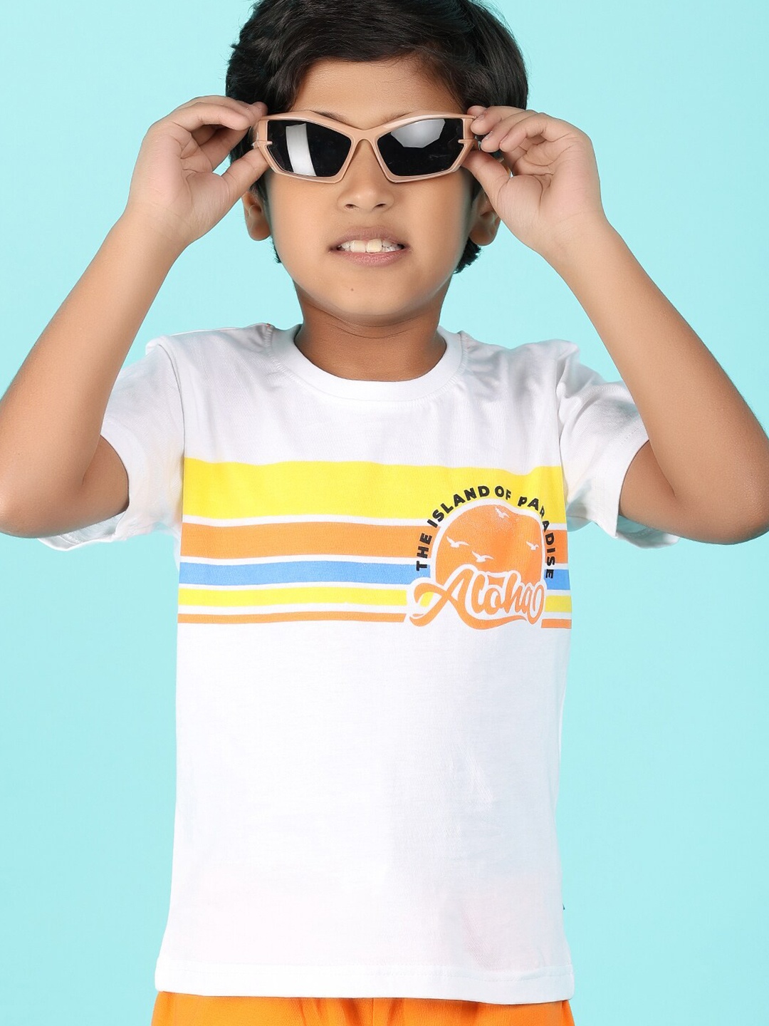 

V-Mart Boys Printed Pure Cotton T-shirt with Shorts, White