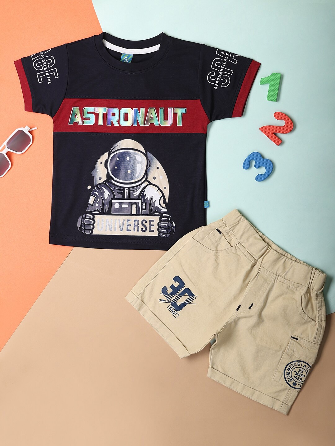 

V-Mart Boys Printed Pure Cotton T-shirt & Shorts, Navy blue