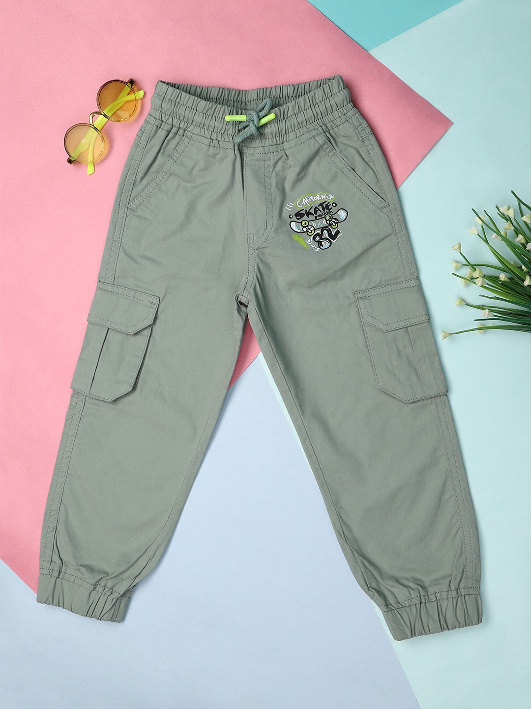 

V-Mart Boys Mid-Rise Cotton Cargos Trousers, Green