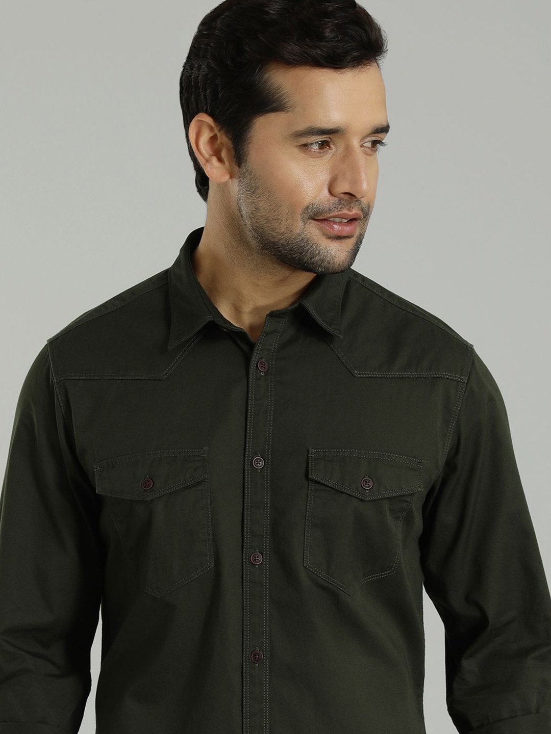 

Indian Terrain Slim Fit Flap Pockets Pure Cotton Casual Shirt, Green