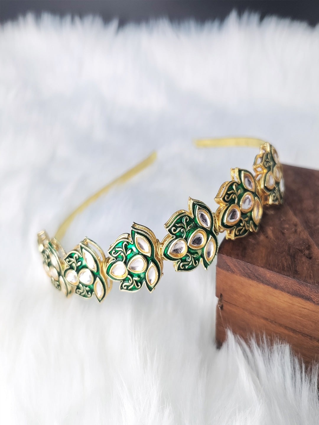 

UNIVERSITY TRENDZ Gold-Plated Kundan Studded Sheeshphool Head Jewellery