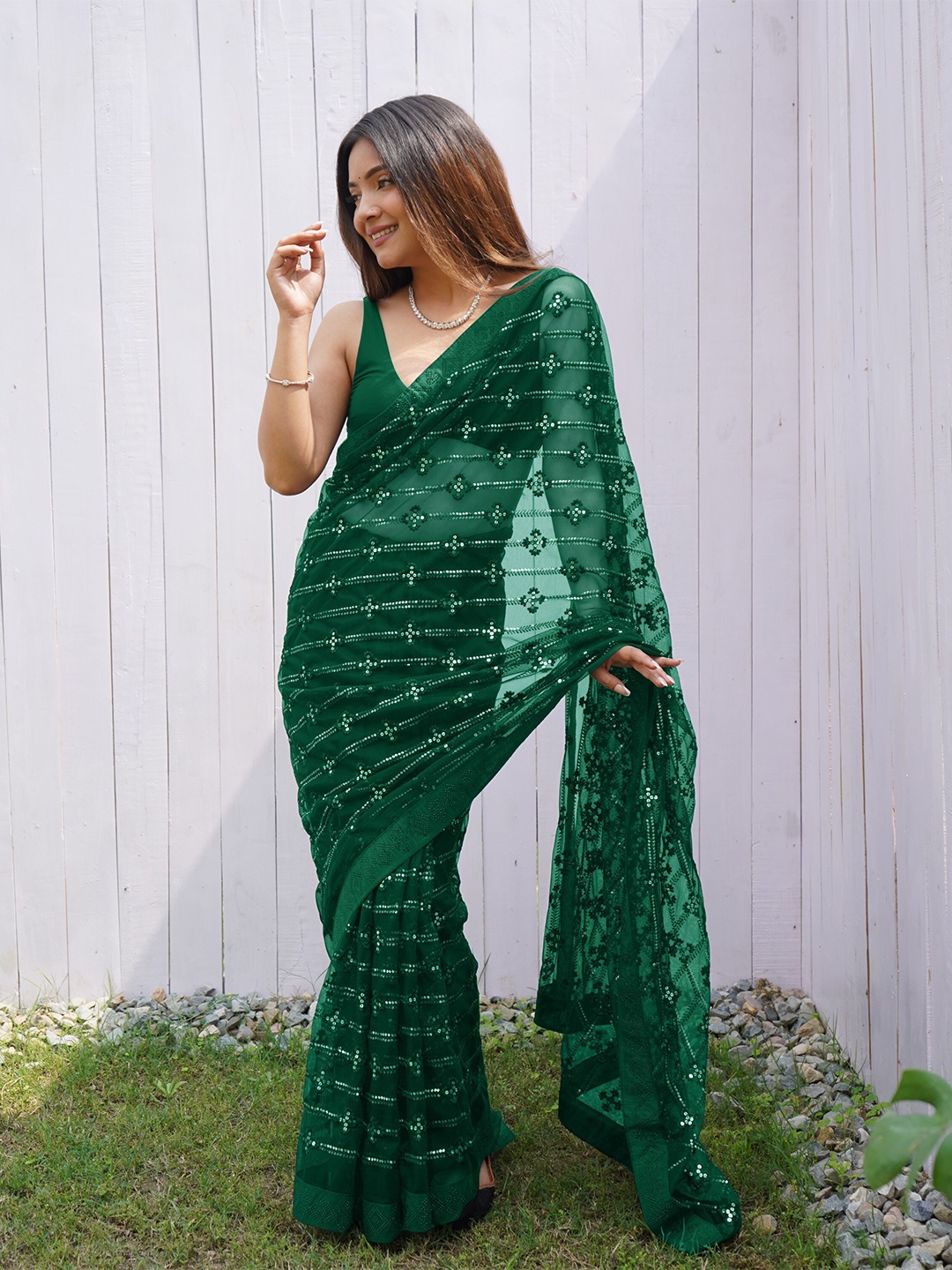 

RV CREATION Embellished Embroidered Net Saree, Green