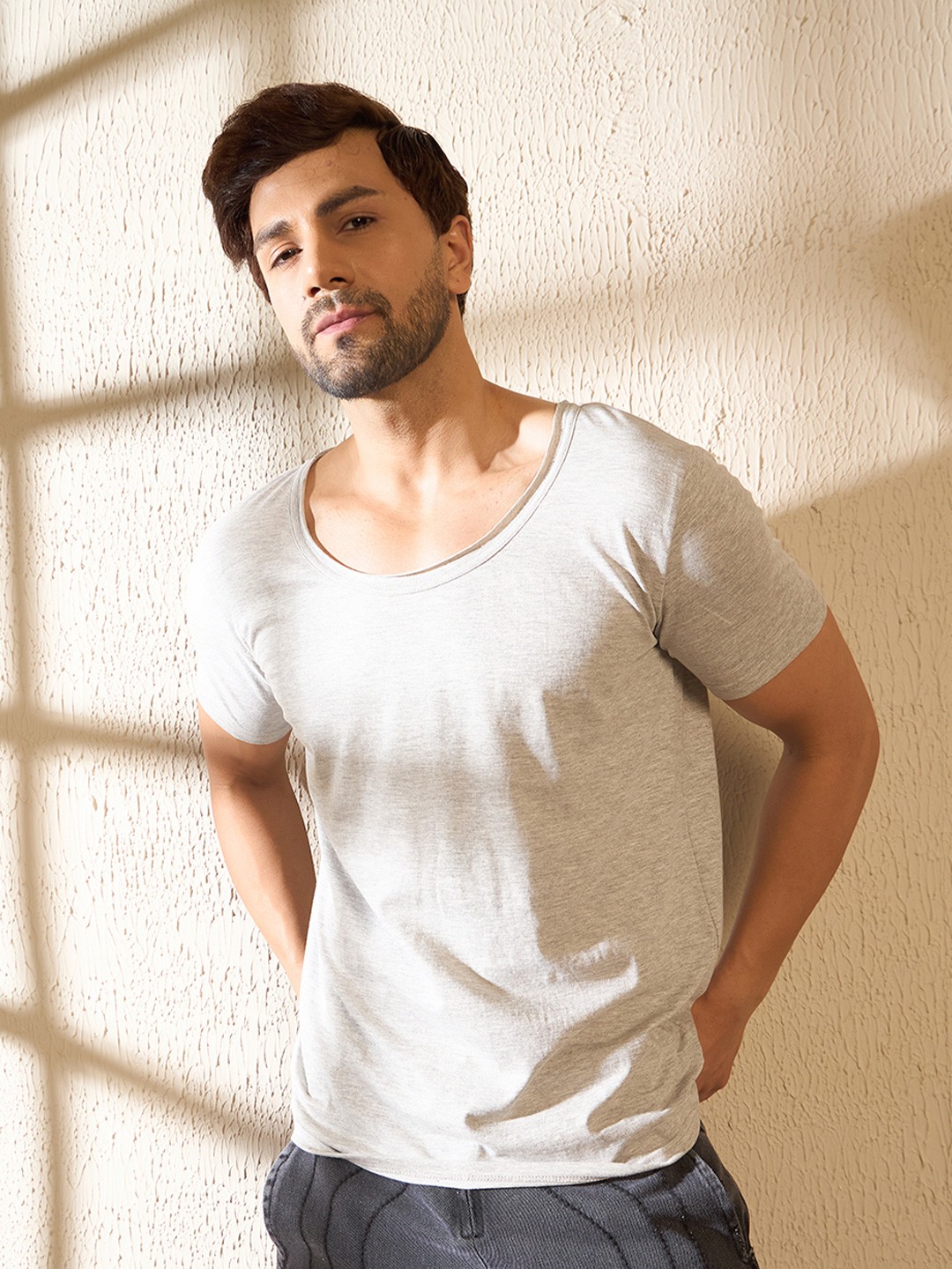 

FUGAZEE Men V-Neck Solid Round Neck T-shirt, Grey