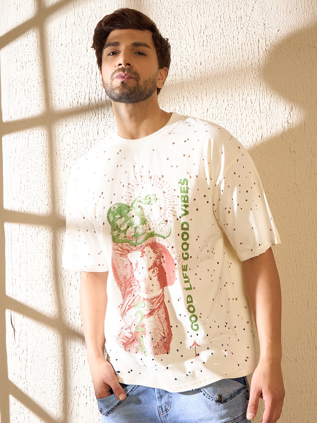 

FUGAZEE Men Printed V-Neck Extended Sleeves Pockets T-shirt, Off white