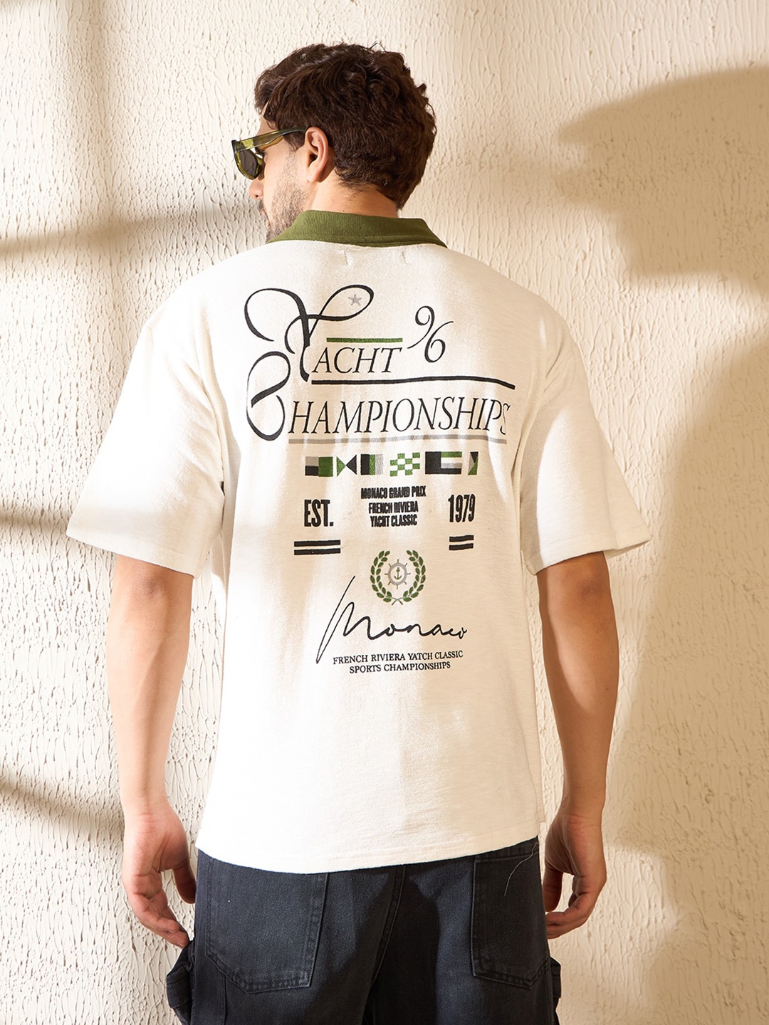 

FUGAZEE Men Typography Polo Collar T-shirt, Off white