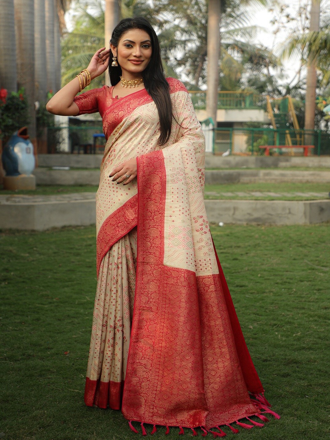 

WELL TEX Woven Design Silk Cotton Kanjeevaram Saree, Cream