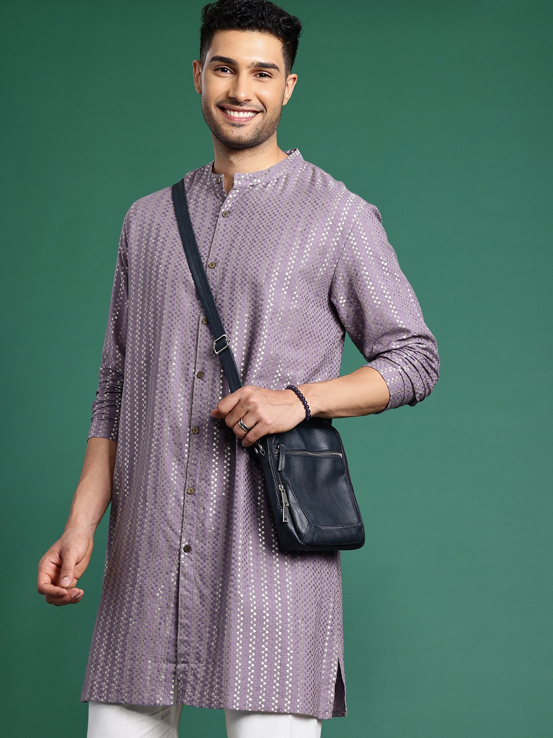 

Sangria Men Embroidered Mandarin Collar Pure Cotton Kurta, Mauve