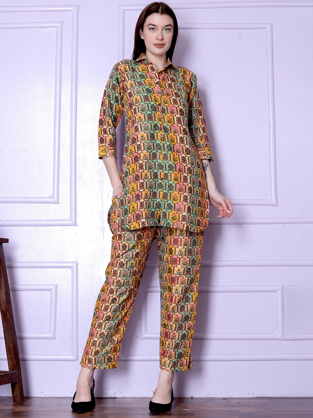 

Ekta Textiles Floral Printed Shirt Collar Three-Quarter Sleeves Casual Tunic With Trousers, Pink